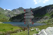 45 Incrocio di sentieri al Lago Grande , io prendo il sent. GVO 112 per il Passo di Tartano
